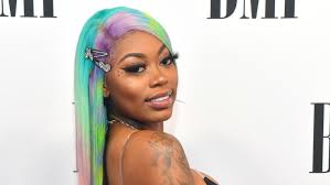 The latest tribute arrives from asian doll — von's girlfriend — who got a portrait of her late partner tattooed on her hand. Asian Doll Shows Off Chain Honoring King Von Complex