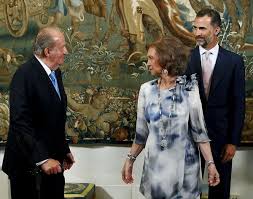 Μετά τον θάνατο του συζύγου της τον περασμένο μήνα, η βασίλισσα πέρασε μια περίοδο πένθους πριν επιστρέψει στα καθήκοντά της. Ispania H Tews Basilissa Sofia Den Akoloy8ei Ton Xoyan Karlos Sthn Aytoe3oria Lifo