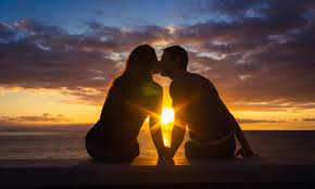 Che si tratti di un rapido bacio amichevole sulla guancia tra amici o di una lunga e la giornata internazionale del bacio è stata istituita nel 2006 per concentrarsi sul bacio che si svolge tra gli innamorati e per celebrare il posto che. Oggi La Giornata Mondiale Del Bacio Compie 30 Anni Ma Con La Pandemia Sara Una Festa Diversa R 101