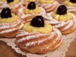 Le zeppole di san giuseppe sono molto popolari in tutta l'area vesuviana, tanto che un tempo erano preparate direttamente nelle strade. Zeppole Di San Giuseppe Fritte Spadelliamo