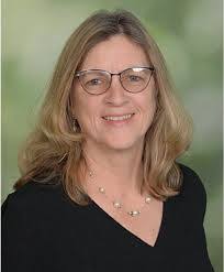 Elizabeth Whiston's Instagram, Twitter & Facebook