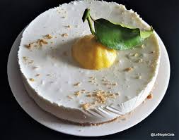 Cheesecake ligth au fromage blanc et pralinoise. Le Blog De Cata Cheesecake Au Fromage Blanc Et Citron De Menton Sans Cuisson