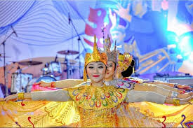Pola lantai menjadi tolak ukur atau patokan dan sering digunakan pada beberapa tarian terutama tari kelompok karena akan memberikan tarian yang lebih. Ringkasan Tari Merak Terlengkap Video
