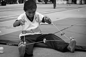 Uno de los juegos infantiles tradicionales es el burro brincado, que consta en que uno de los niños se. Los 25 Juegos Tradicionales Mexicanos Mas Populares