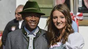 Himoyachi david alaba realga o'tdi. David Alaba Das Ist Seine Hubsche Freundin Katja