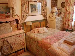 We've gone over some of the most if you have antique wooden floors, dusting is even more important. Tips And Ideas For Decorating A Bedroom In Vintage Style