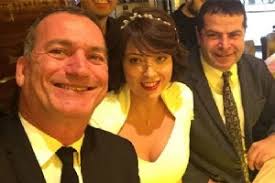 2011 yılında sunucu cüneyt özdemir ile paris'te evlenmiştir. Etiket Cuneyt Ozdemir Magazinci Com