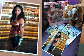 Gal Gadot Visits Children S Hospital Dressed As Wonder Woman Gal Gadot Wonder Woman Gal Gabot