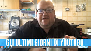I suoi video su youtube negli anni hanno accumulato milioni di visualizzazioni. 18mfly36kgbsem