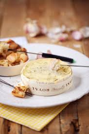 Avez Vous Deja Essaye De Faire Cuire Un Camembert Au Barbecue Si Vous Aimez Ce Fromage C Est Vraiment A Essayer Mai Alimentation Apero Fromage Bon Fromage