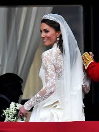 The history of kate middleton's wedding day tiara, known as the cartier halo tiara, which she borrowed from the queen. Kate Middleton S Wedding Dress Had A Secret Message Reader S Digest