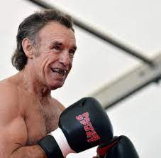 Le livre numérique (en anglais : Der Ex Boxer Lasst Sein Leben Revue Passieren Rene Weller Ich Habe Alles Getan Was Ich Wollte Welt