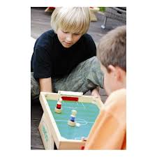 Du baby foot à la coupe du monde en passant par l'euro 2008, retrouvez une des jeux de goal, de penalty, de dribble, de tir pour jouer seul ou à plusieurs contre un ou deux joueurs et tirer dans le ballon sur le terrain, en. Weykick Football 2 Joueurs Un Jouet En Bois Pour Jouer En Famille