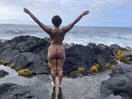Nude ebony on a beach in Hawaii - Reddit NSFW