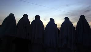 Selanjutnya adalah gambar wanita berhijab yang keren dan menarik. Wanita Ini Diteriaki Ditendang Dipukuli Karena Jilbabnya Dunia Tempo Co
