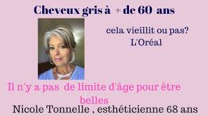 Pourtant, à chaque fashion week , de plus en plus de mannequins aux cheveux blancs défilent pour les grands créateurs. Cheveux Blancs Ou Silver A Plus De 60 Ans Cela Vieillit Il Seconde Partie Youtube