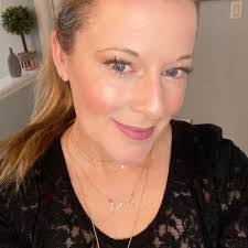 Carly Lyons's Instagram, Twitter & Facebook