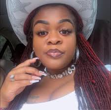 I'm OFFICIALLY a Senior at the University of Georgia. At the age of 18.  With a 3.87 GPA I can do all things through Christ who strengthens me🙏🏾