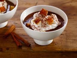 Chocolat Chaud Aux Epices Et Chantilly Croustillante Recette Recette Dessert Facile Recette Chocolat Chaud Alimentation