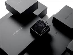 Jonas eriksson hamnade i fokus efter en tung kväll på jobbet. Black Foil Luxury Packaging Box Packaging Design Packaging Design