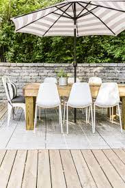 Diy playful patio umbrella revamp with long fringe and pretty painting (via www.designlovefest.com) Diy Modern Farmhouse Outdoor Dining Table On The Cheap
