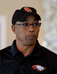 NFL star Lee adjusting to high school coaching