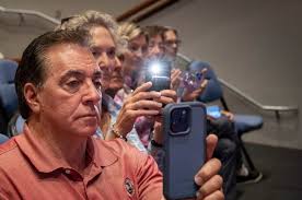 Images: Tiger Woods, Elin Nordegren watches son Charlie get golf ring