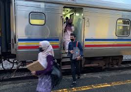 Indonesian railways company, abbreviated as pt kai or simply kai) is the sole operator of public railways in indonesia. Pelajar Di Pedalaman Naik Kereta Api Ke Sekolah
