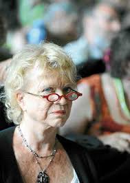 VIOLENCES ROSELYNE BACHELOT VEUT LIBÉRER LA PAROLE DES FEMMES P. 6