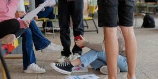 Crece cifra de países que prohíben celulares en la escuela - Agencia  Guatemalteca de Noticias