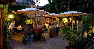 Die tradition des gasthauses geht laut nasenschild zurück auf das jahr 1644. Der Barwirt Gasthof Baren Randersacker