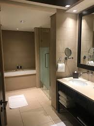 Bei der sanierung des bades möglich ist. Badezimmer Picture Of Anantara The Palm Dubai Resort Tripadvisor