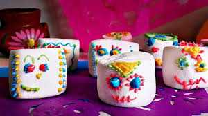 Calaveras De Dulce Dia De Muertos Calaveritas De Malvavisco Receta Cosas De Halloween Calaveras De Azucar Como Hacer Calaveras
