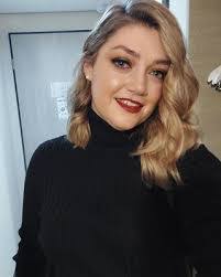 Leanne Malone's Instagram, Twitter & Facebook