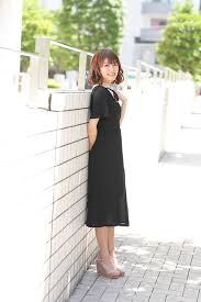 深川芹亜 相手のキャッチボールを受けられる役者に憧れます 声優図鑑 ダ ヴィンチニュース ドレスシャツ シックな服装 声優