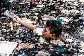 Im gedränge aus flüchtlingen und grenztruppen. Unicef Foto Des Jahres Der Wettbewerb 2019