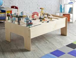 Lernturm ganz einfach selbst gebaut ikea hack kunterbunt und lebensfroh. Spieltisch Selber Bauen Tolle Ideen Die Ihrem Kind Gefallen Werden Spieltisch Spieltisch Kinder Kinder Tisch Und Stuhle