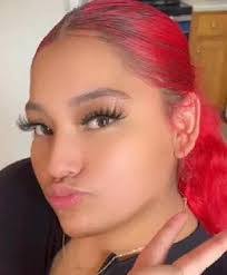 Nicole Messenger's Instagram, Twitter & Facebook