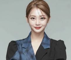 차분하고 정확한 일처리로 거의 입사와 동시에 최고봉 회장에게 발탁됐다. Ct Txp6uxh4him