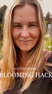 First of the season 💫 #dahliaseason #fiveacresflowerfarm #fiveacresflowers  #abbotsfordflowerfarm #vancouverflowerfarm #fraservalleyflowerfarm #dahlias  #dahliafarm #canadiangrownflowers #flowerfarm