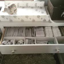 These small bedroom ideas will maximize, not only the space in your bedroom but also its style and its ambiance to your lovely space! 17 Die Besten Minimalistischen Geschlechtsneutralen Ideen Fur Babykinder Babykinder B Baby Room Organization Gender Neutral Baby Nursery Nursery Baby Room