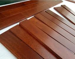 Alternatif lantai kayu yang simple dan pemasangannya cepat, gunakanlah lantai kayu sintetis, kami meiliki beberapa produk jenis lantai kayu sintetis, diantaranya vinyl, spc dan laminated. Lantai Kayu Merbau Pagar Rumah