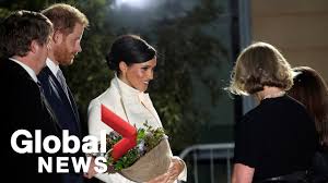 Video, 00:01:33when harry met meghan. Meghan Markle And Prince Harry Visit Natural History Museum For Gala Youtube
