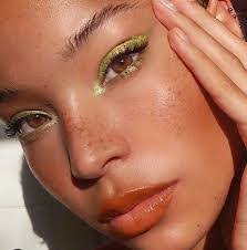 Vicki Moran's Instagram, Twitter & Facebook