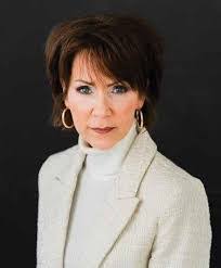 Christi Cox's Instagram, Twitter & Facebook