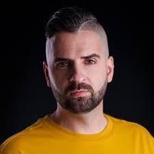 Frieda Walton's Instagram, Twitter & Facebook