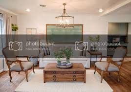 10 Ways To Decorate Like Joanna Gaines In 2020 Decor Farmhouse Decor Living Room Home Decor