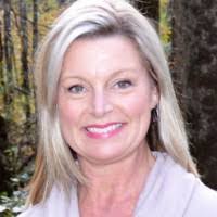 Kelly Mcleod's Instagram, Twitter & Facebook