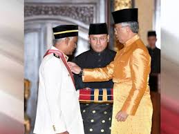 Ketua pengarah kesihatan negara, datuk dr noor hisham dilaporkan memegang gelaran tan sri selepas tersenarai sebagai salah seorang penerima darjah menurut berita harian, dr noor hisham merupakan salah seorang daripada 12 penerima psm yag membawa gelaran tan sri yang akan. Agong Kurnia Darjah Kebesaran Kepada 251 Individu