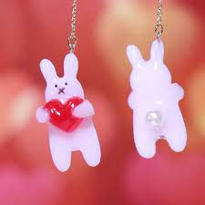 tukulot ツクロット on instagram loveをお届け ハグうさピアス love hug bunny earrings クッキー型で流行したあのモチーフをレジンで再現 かわいいうさぎにハートをかかえてみつめられるとたまりません レジン うさぎ クッキー型